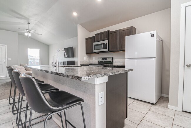 Foto del edificio - 1327 Masquerade Blvd