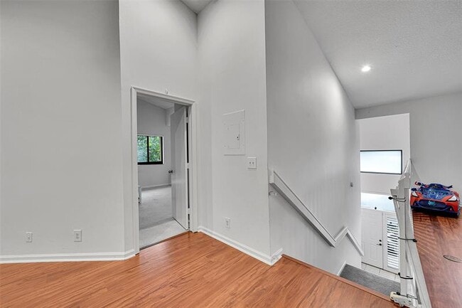 Building Photo - 1002 NW 105th Way