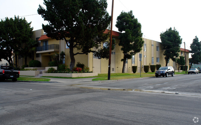 Primary Photo - Flower Apartments