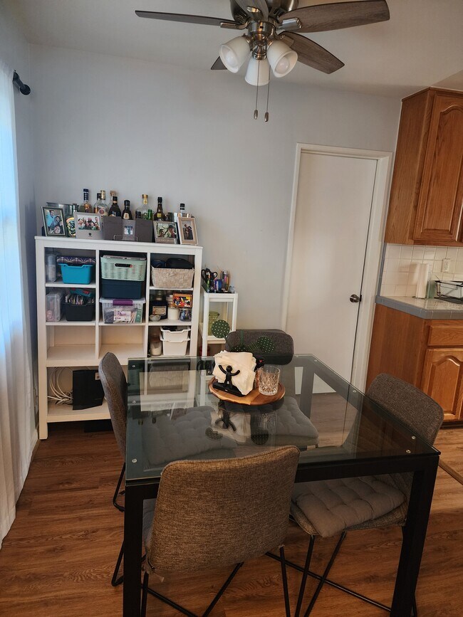 Comedor - 532 Rosecrans Ave