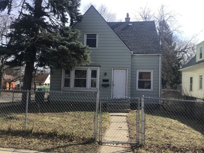 Building Photo - 4 bedroom Single Family