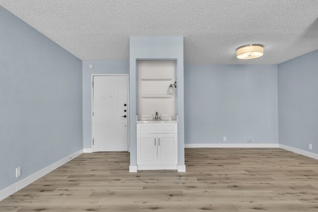 Foto del edificio - 725 N Royal Crest Cir