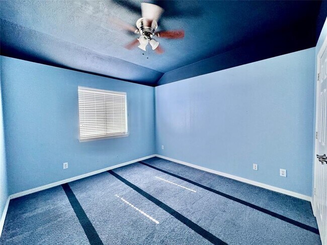 Foto del edificio - 18319 Shore Park Rd