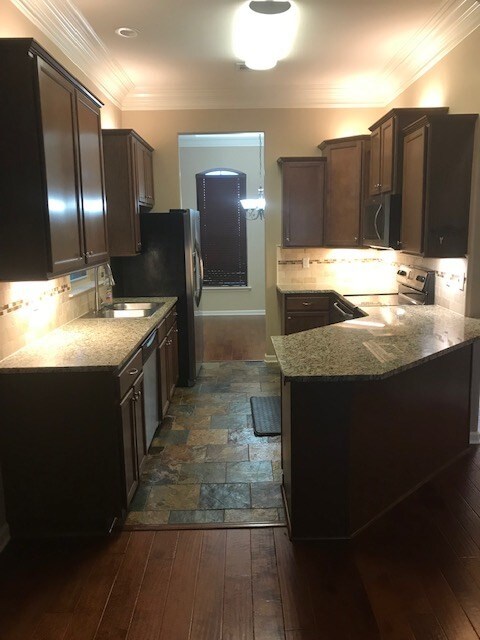 Building Photo - 301 Annabelle Ln