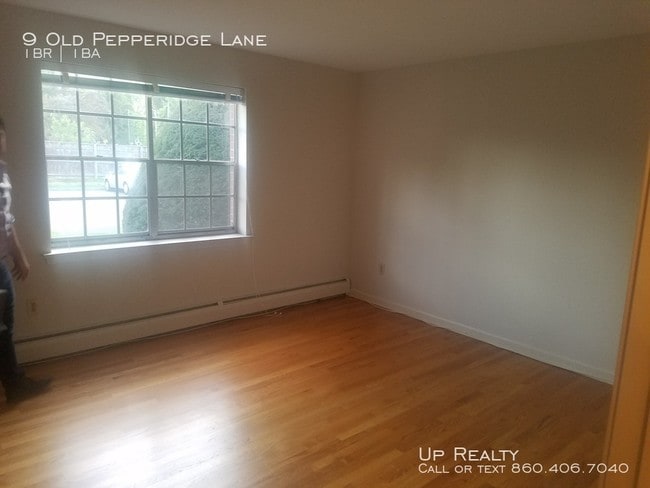 Building Photo - 9 Old Pepperidge Ln