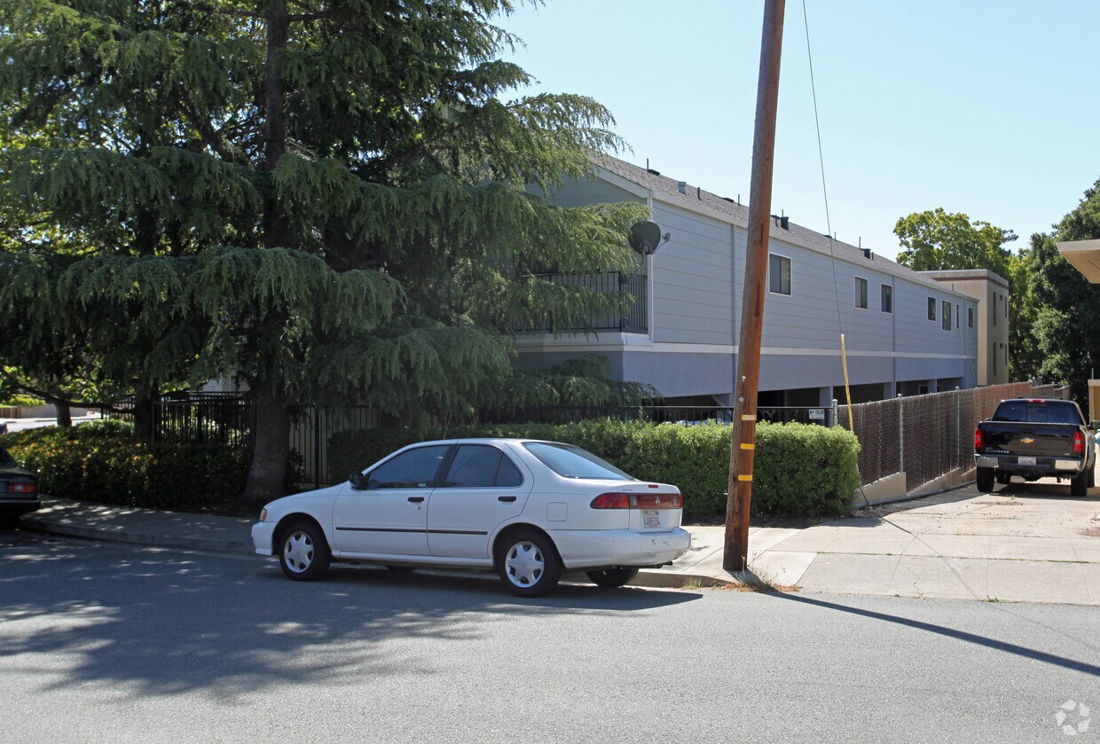 Foto del edificio - 400 Laurel St