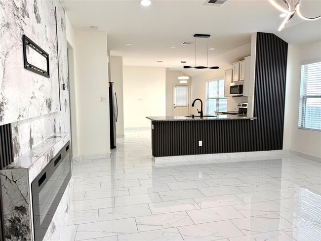 Building Photo - 216 Star Pass