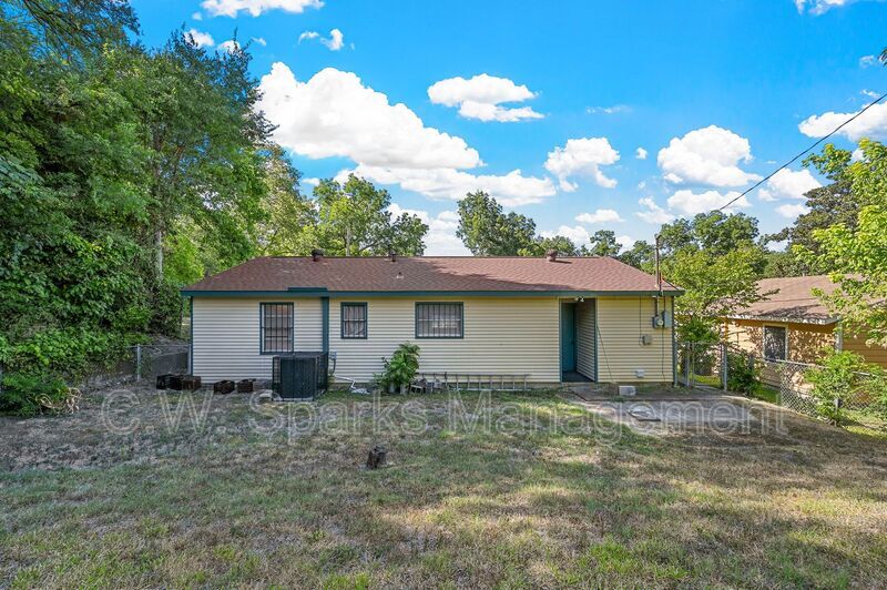 Building Photo - 2557 Talco Dr