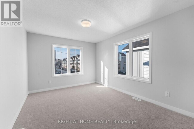 Photo du bâtiment - 717 Tincture Pl