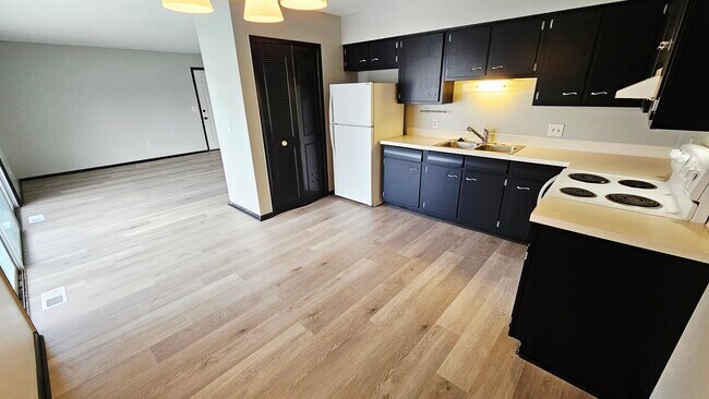 Foto del edificio - SUNSET BLVD APARTMENTS