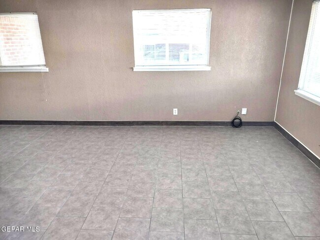 Foto del edificio - 8724 Polaris St