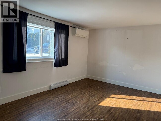 Building Photo - 1092 Gladstone Ave