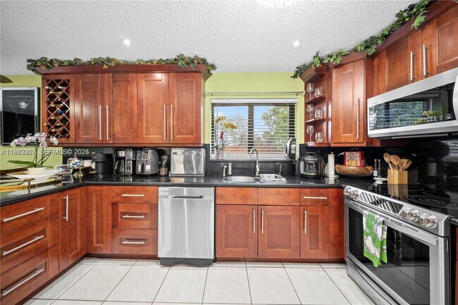 Foto del edificio - 2481 Riverdale Dr N