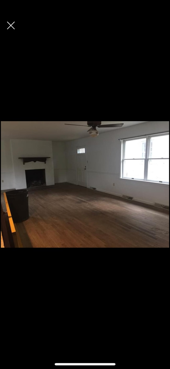 Building Photo - 653 Sand Hill Rd