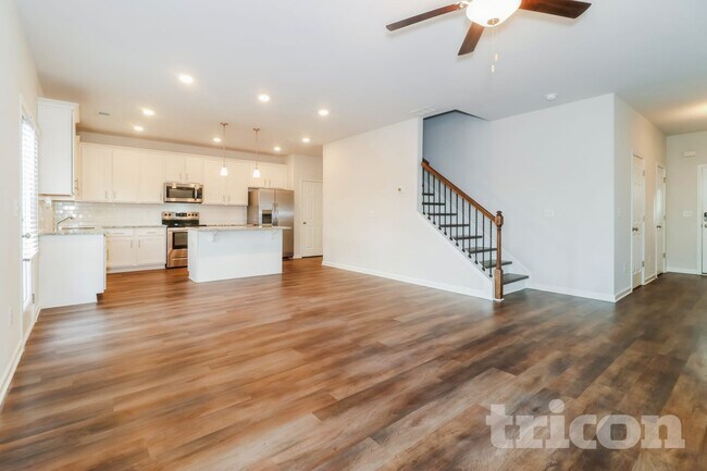 Building Photo - 2957 McKenzie Dr