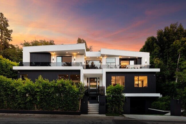 Foto del edificio - 2630 Hutton Dr