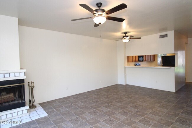 Building Photo - 500 N Roosevelt Ave