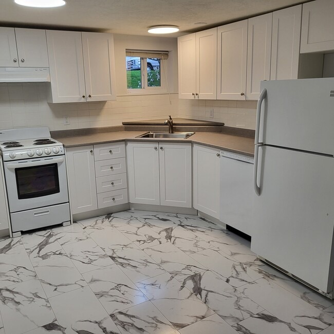 Building Photo - 2945 Quadra St