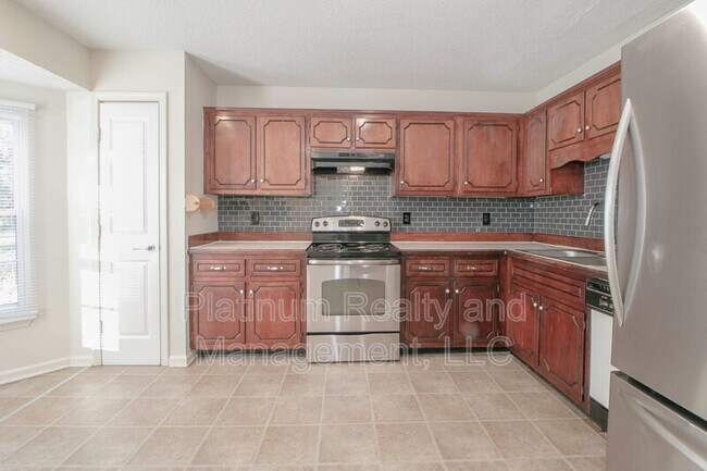 Building Photo - 2000 Tynewood Dr