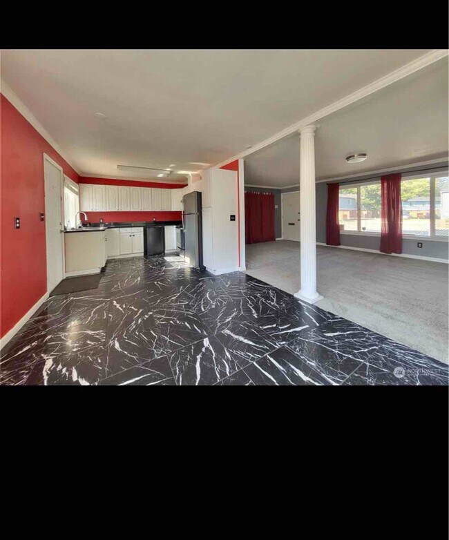 Building Photo - 2912 S 84th St