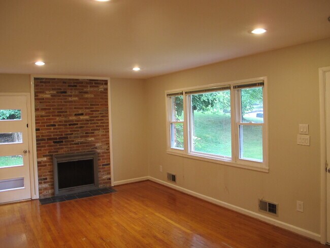Building Photo - 1115 Westbriar Ct NE