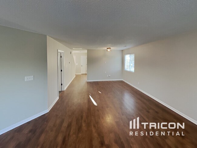 Foto del edificio - 5705 Waterpoint Dr