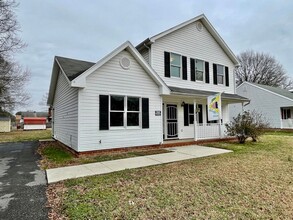 Building Photo - 701 Dendron St
