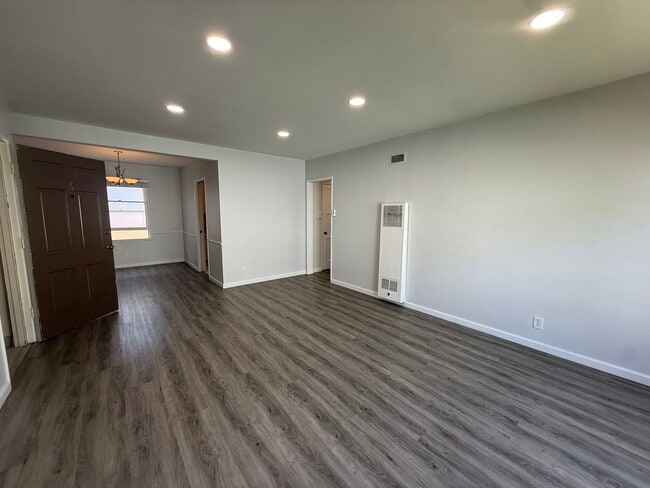 Building Photo - 1222 McClellan Dr