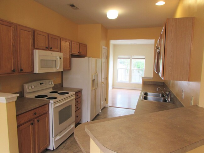 Building Photo - Lovely 3 Bed/2.5 Bath Townhome in Talbert ...