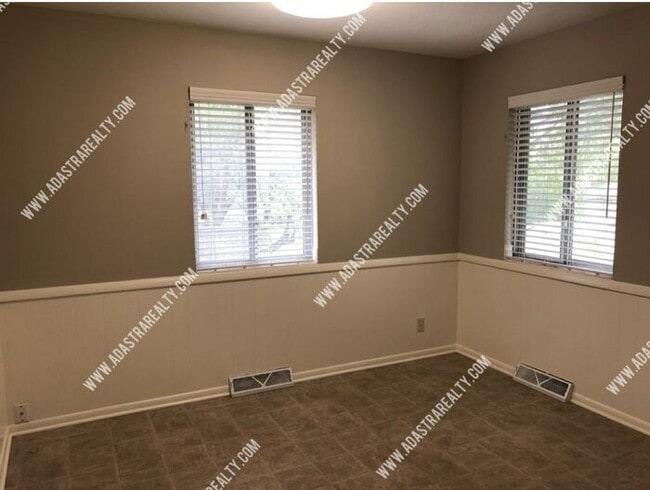 Foto del edificio - Beautiful Spacious Duplex in Paola-Available in MAY!!!