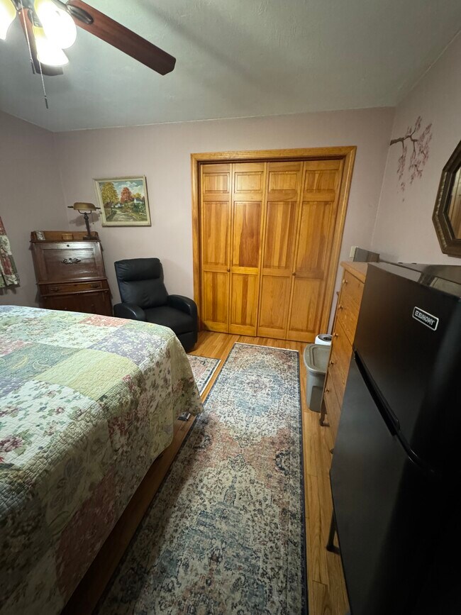 Dormitorio - 421 Oakhill Ave