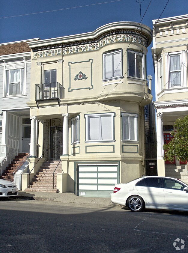Building Photo - 2676 Bush St