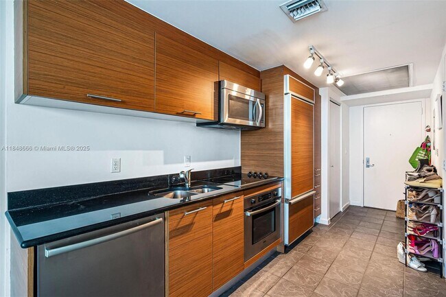 Building Photo - 50 Biscayne Blvd