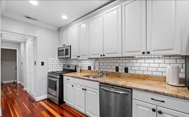 Foto del edificio - 1317 Adams St NE