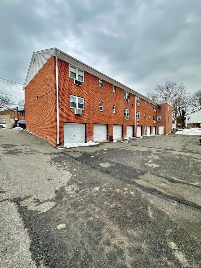 Building Photo - 174 N Middletown Rd