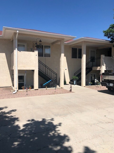 Building Photo - 25 Amherst Ave