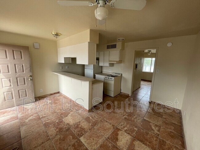 Foto del edificio - 2070 Riviera Blvd