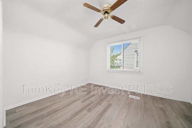 Building Photo - 17007 Oakwood Ave