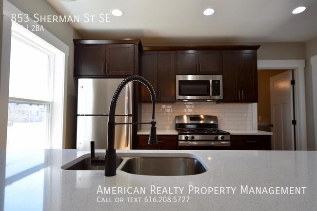 Building Photo - 853 Sherman St SE