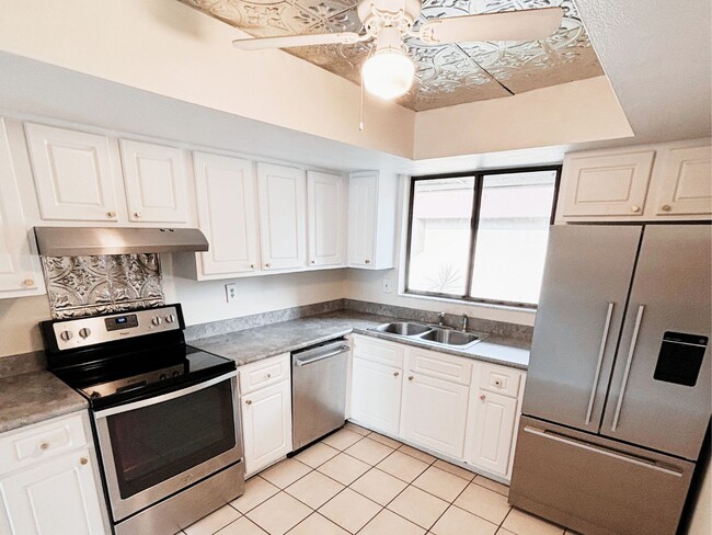 Building Photo - 880 S Village Dr N