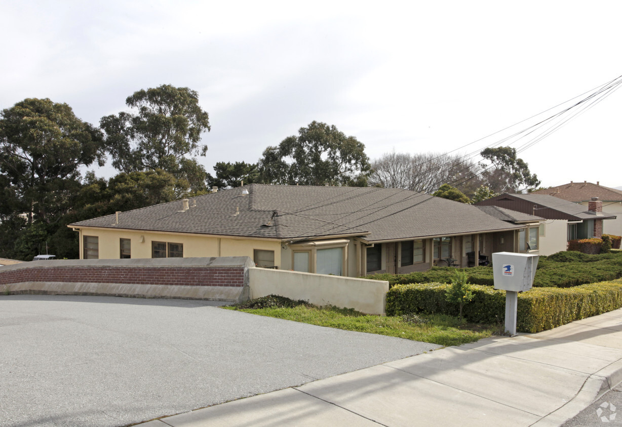 Building Photo - 126 Seeno St