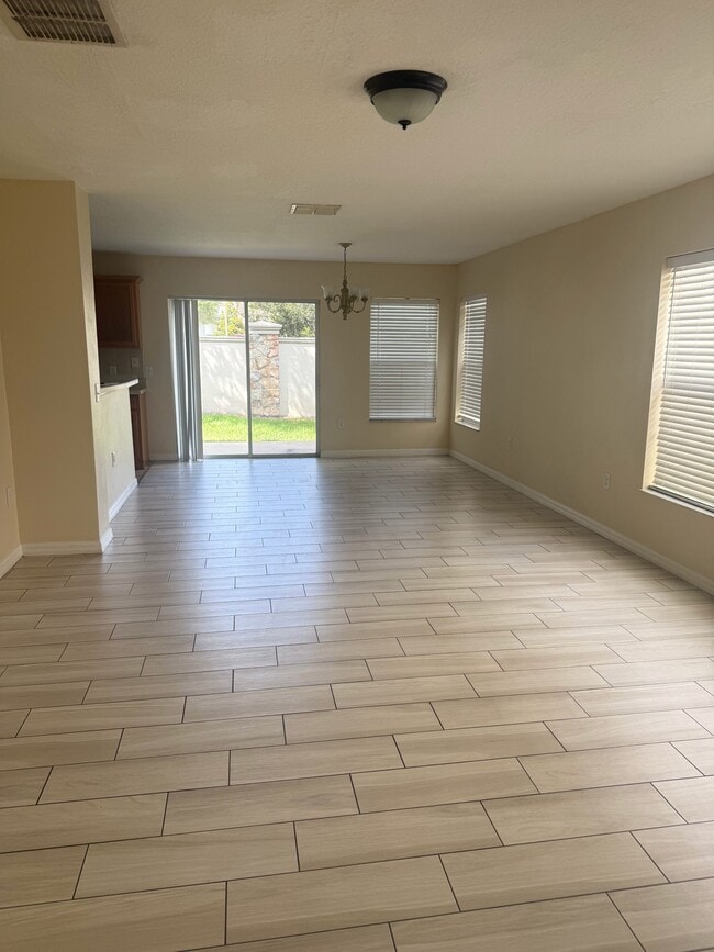 Building Photo - 2512 Aventurine St