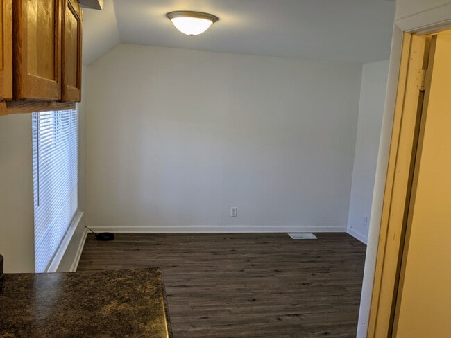 Building Photo - 301 Elm St