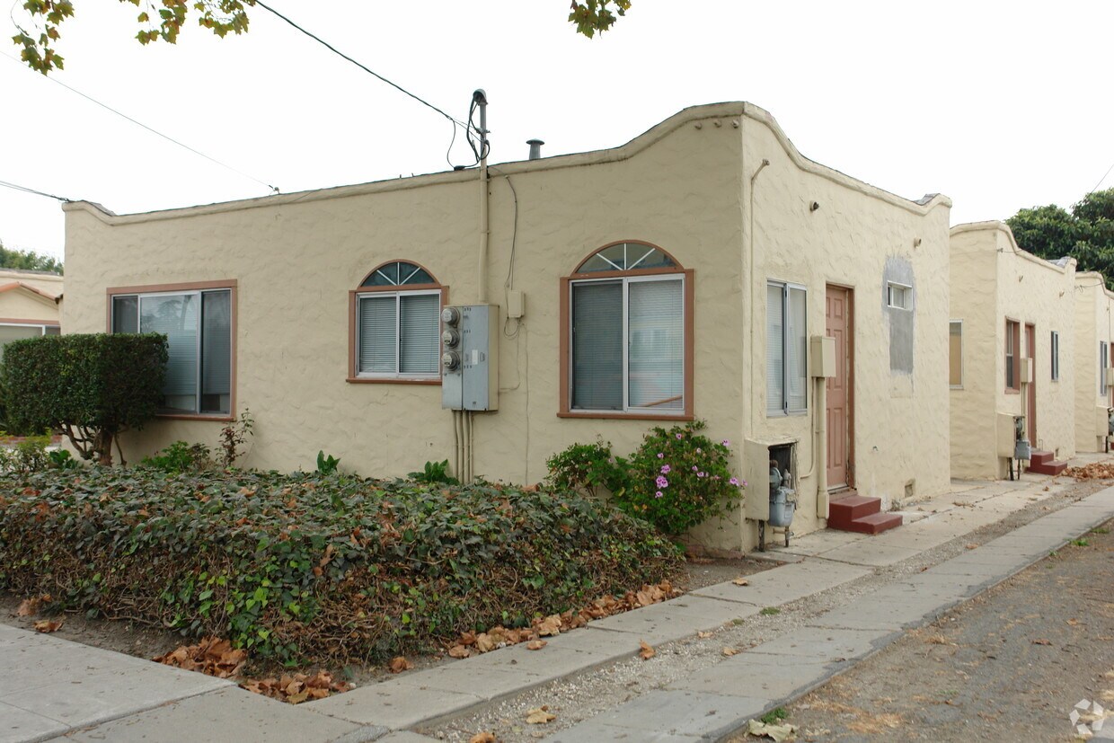 Foto del edificio - 323 Riker St