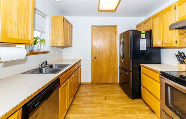 Building Photo - 375 Aurora Way