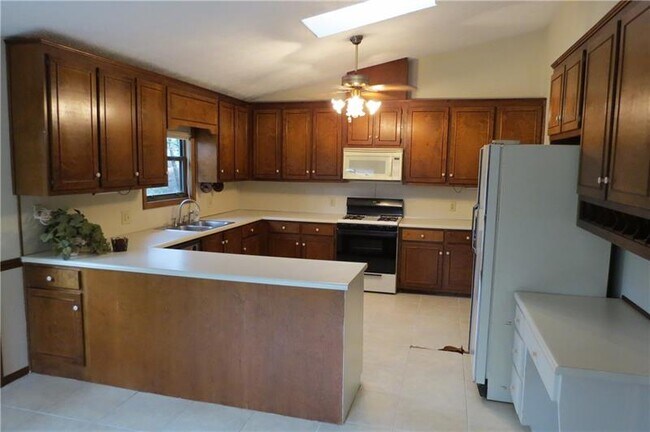 Foto del edificio - 3701 Frey Lake Rd NW