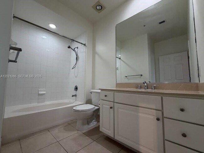 Foto del edificio - 2000 N Bayshore Dr