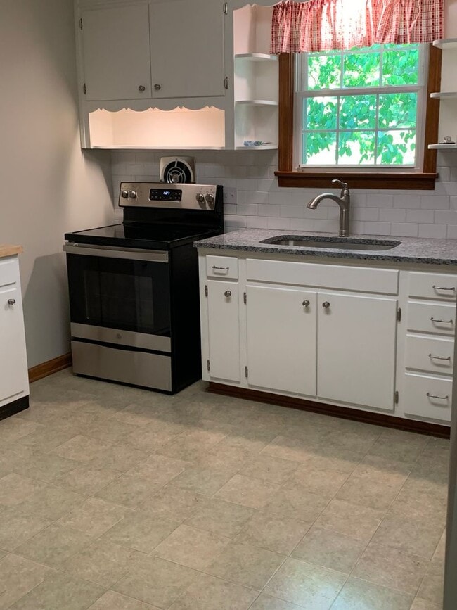Building Photo - City of Maryville, 3 bedroom near parks an...