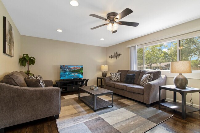 Building Photo - 9424 Sumac Rd