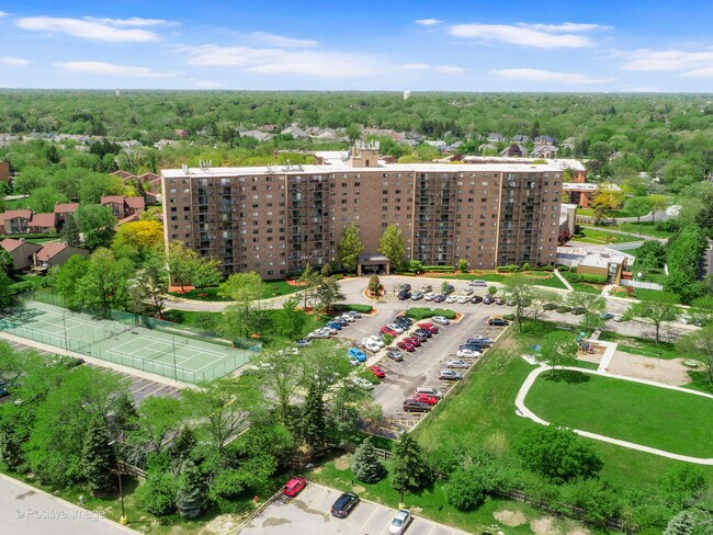Building Photo - 6340 Americana Dr
